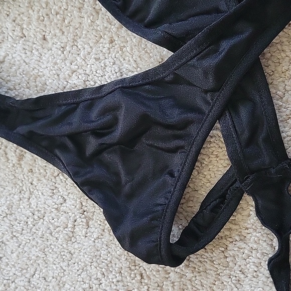 Halter top - Picture 2 of 2